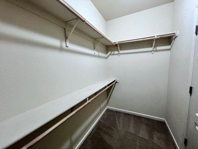 Building Photo - $2,295 Herndon & Armstrong, 2 Bedroom Cond...