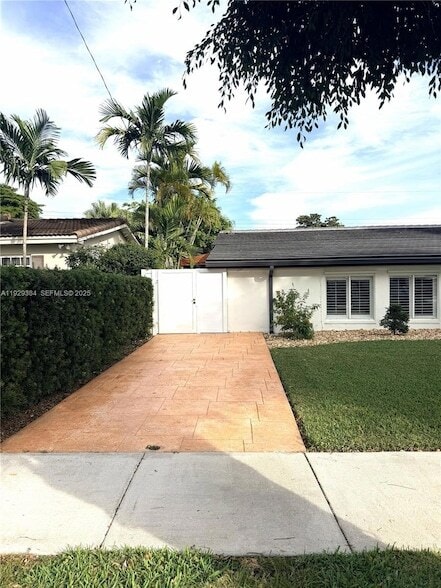 Building Photo - 1625 SW 101st Ave