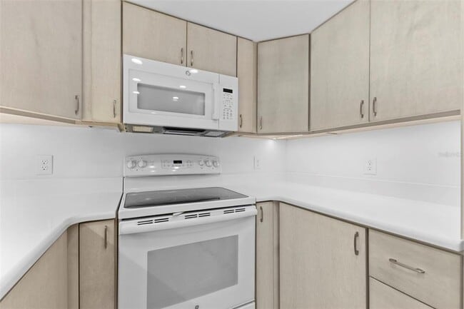 Building Photo - 3010 W Grovewood Ct