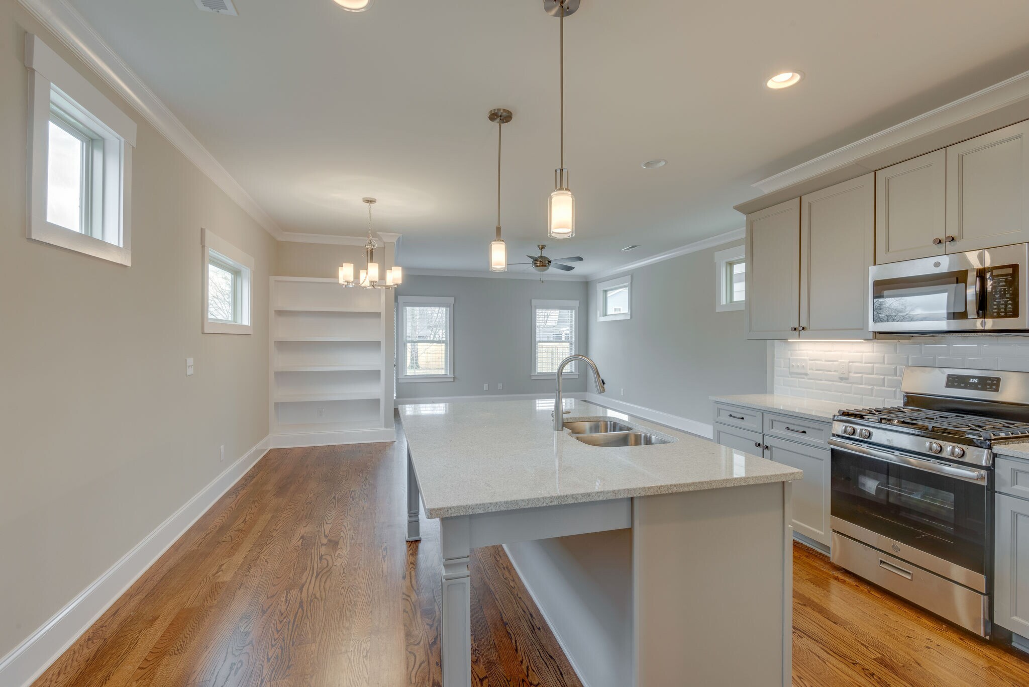 Kitchen - 562 Stevenson St