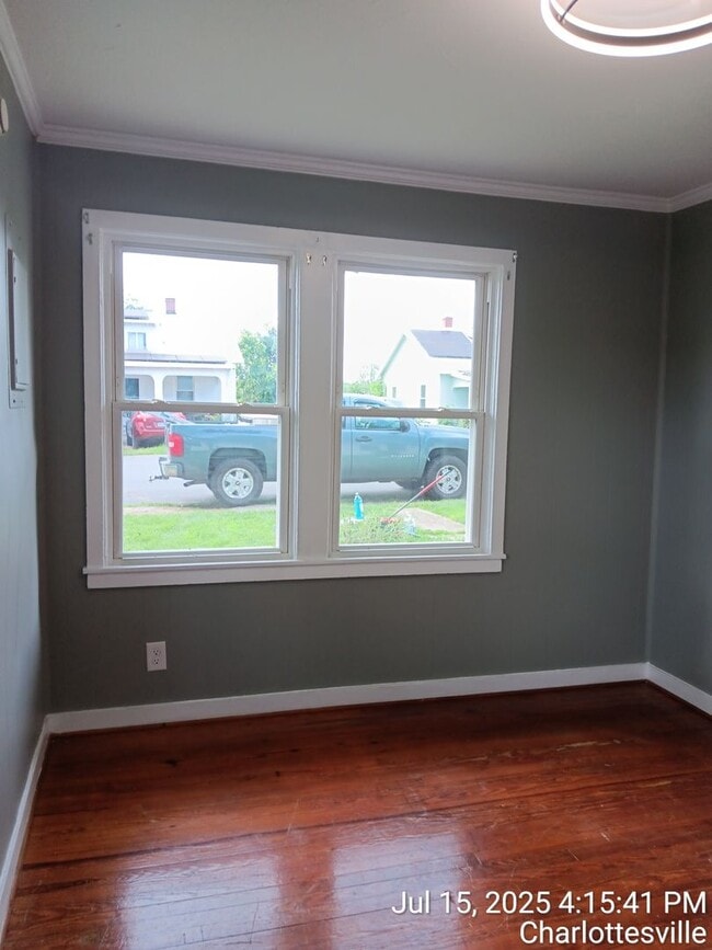 Building Photo - Cute Cottage in Belmont!