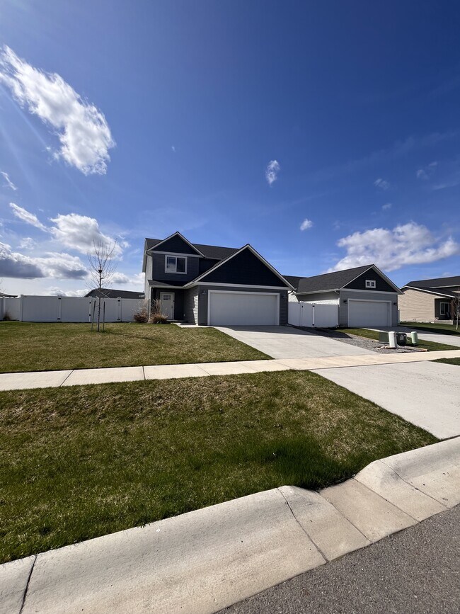 Primary Photo - 5852 W Irish Dr