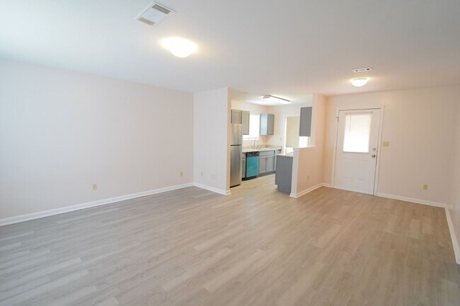 Building Photo - 3178 N Ridge Rd