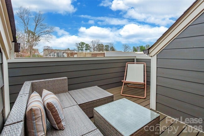 Building Photo - 924 Broad River Ln