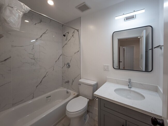 Building Photo - Newly Renovated 4BR Lamanda Park Units!