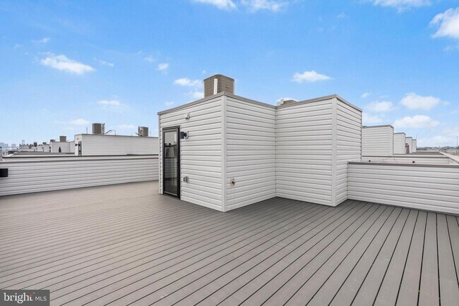 Building Photo - 3010 E Cumberland St