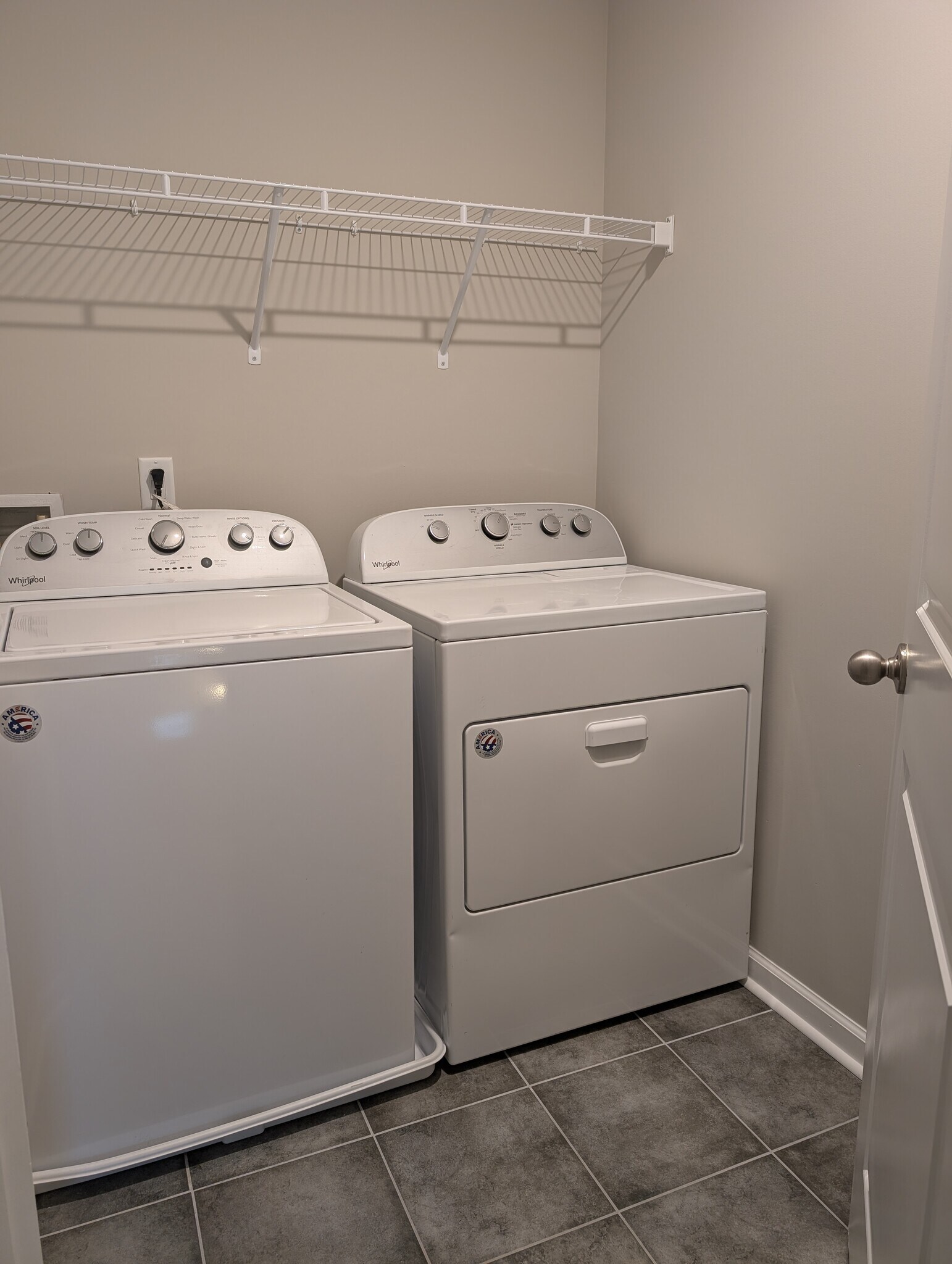 Building Photo - 204 Netherlands Blvd