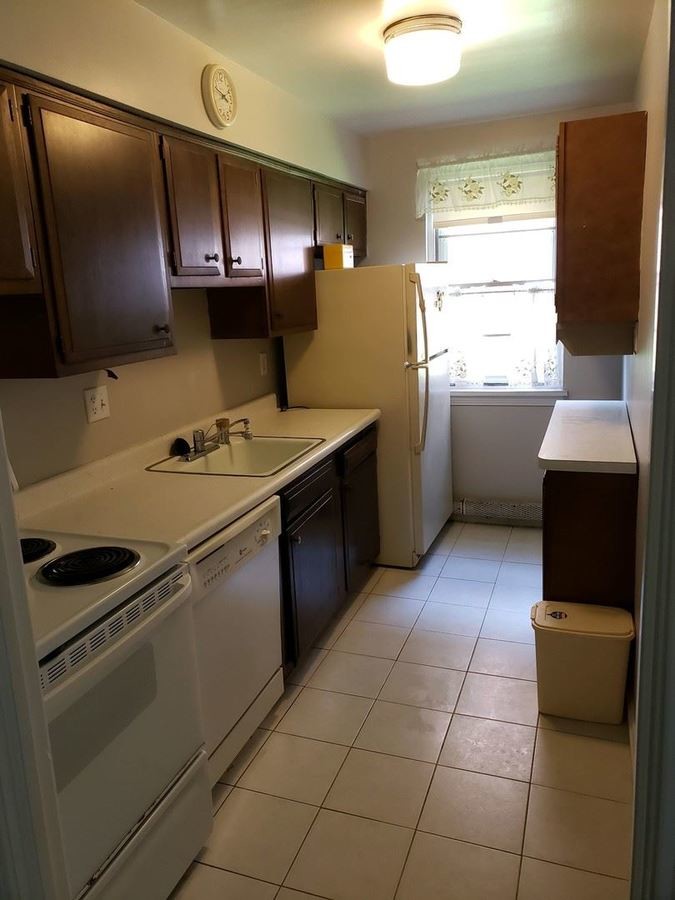 Building Photo - 13765 Cedar Rd