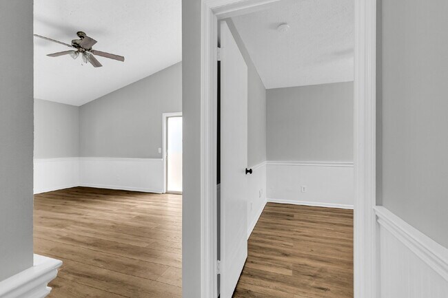 Building Photo - Location, Space and convenience at this adorable home.