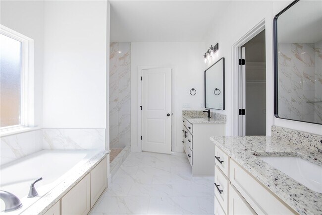 Building Photo - 4867 Farmhouse St