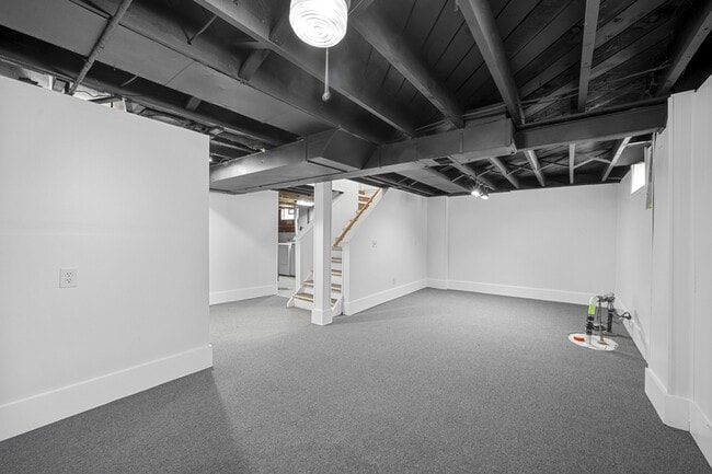 Building Photo - 2226 E Farnum Ave