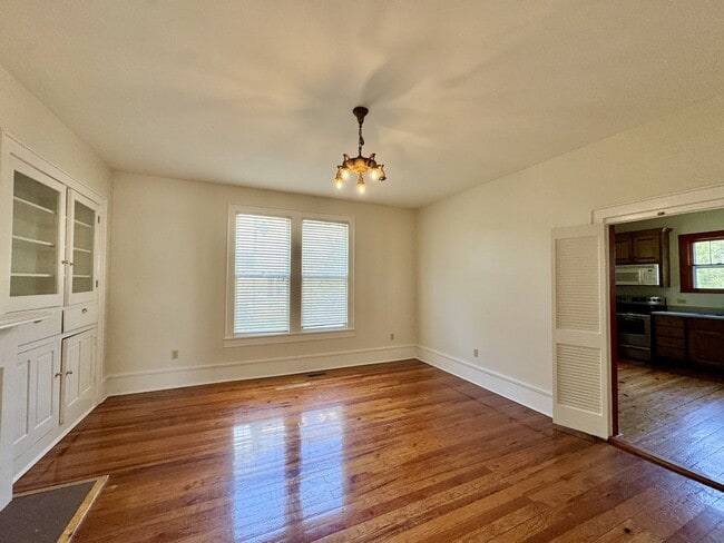 Building Photo - 506 Mayes Ave