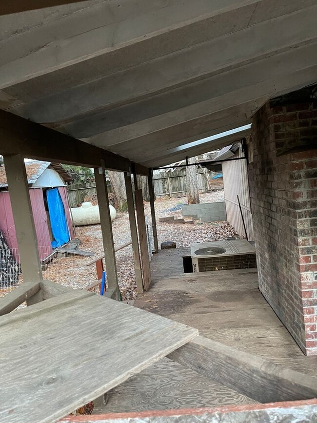 Building Photo - Two story 4 bedroom 2 bath home, Magalia