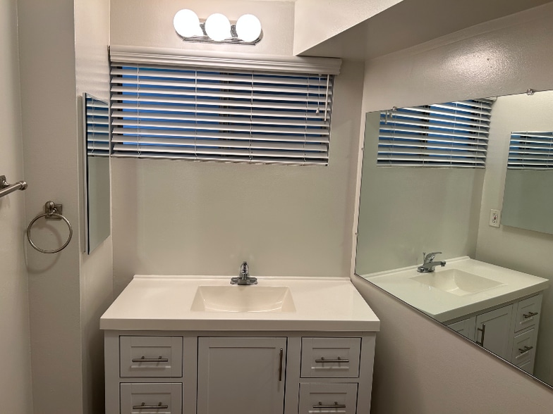 Building Photo - 7100 Hillside Ave