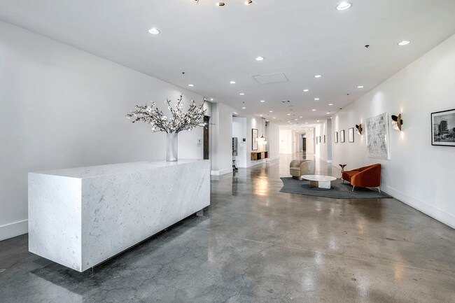 Building Photo - 1115 W Sunset Blvd