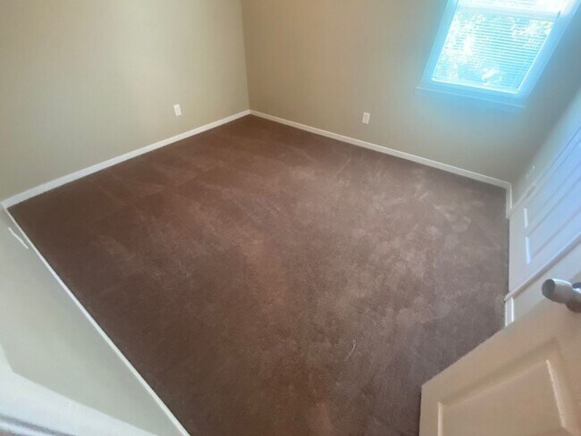 Building Photo - Beautiful 2 Story Home, Centrally Located in a Quiet Neighborhood! *1/2 OFF 1st Month's Rent!*