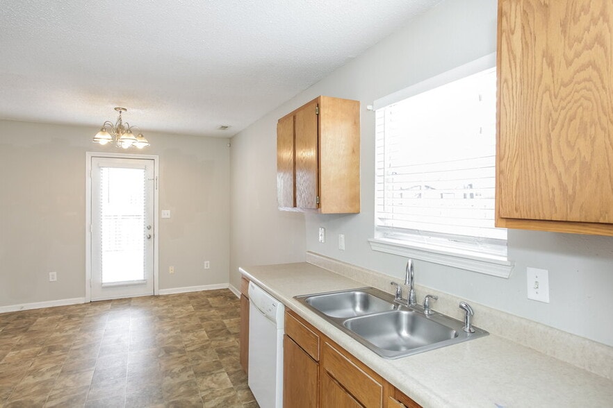 Building Photo - 15224 Fawn Meadow Dr