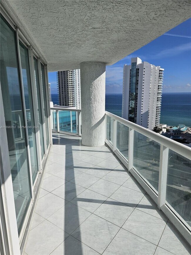 Building Photo - 16400 Collins Ave
