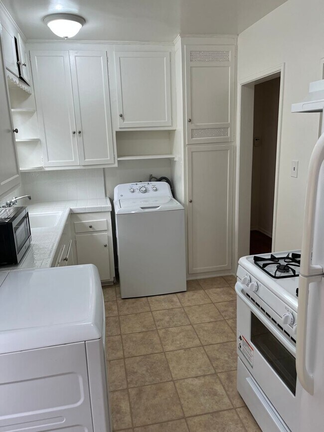 Building Photo - 4254/56/58 Jacinto Way