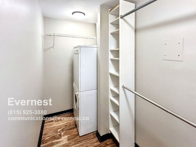 Building Photo - Modern 1-Bedroom Condo with Prime Location...