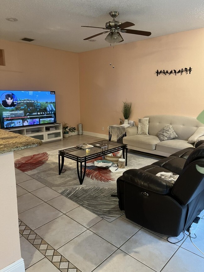 Building Photo - 18051 Rhumba Way