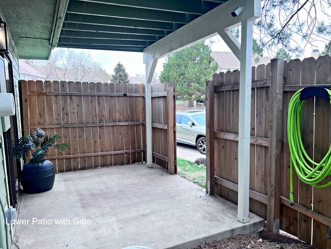 Building Photo - Cozy 2-Bed 1.5 Bath Townhouse in Aurora with Spacious Layout & Modern Comforts!