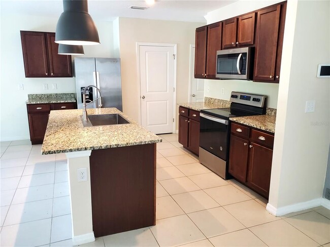 Building Photo - 32871 Brooks Hawk Ln