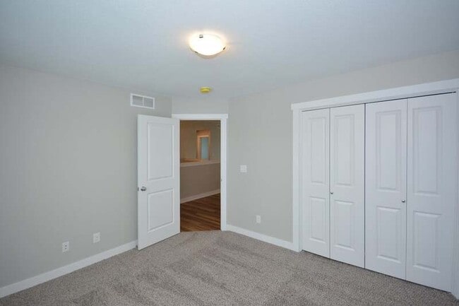Building Photo - 5447 Rowling Dr