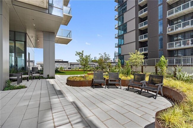 Building Photo - 44 East Ave