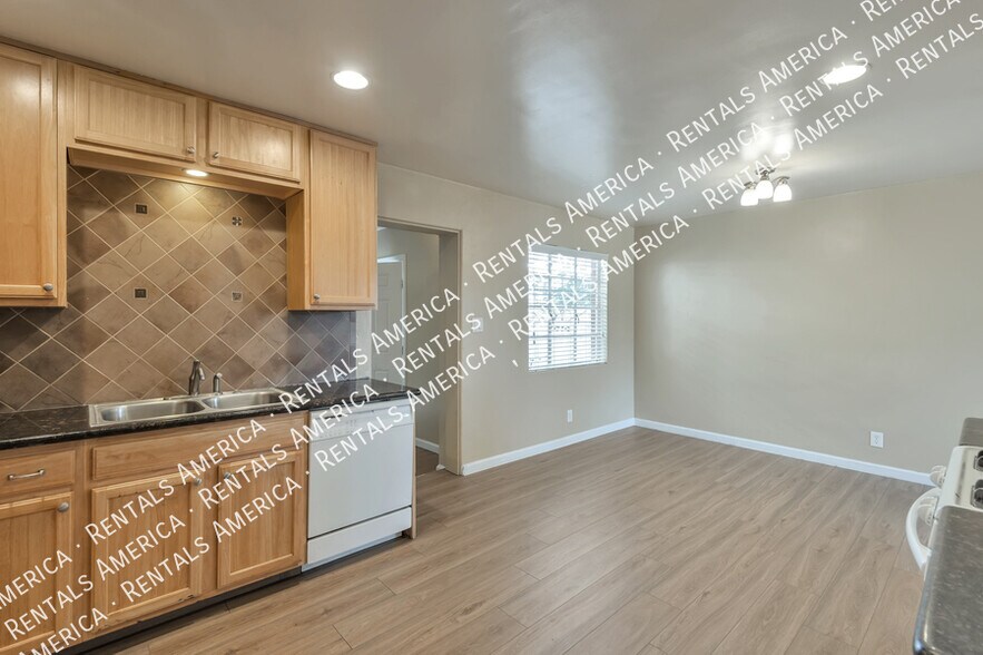 Building Photo - 2606 N Tyndall Ave