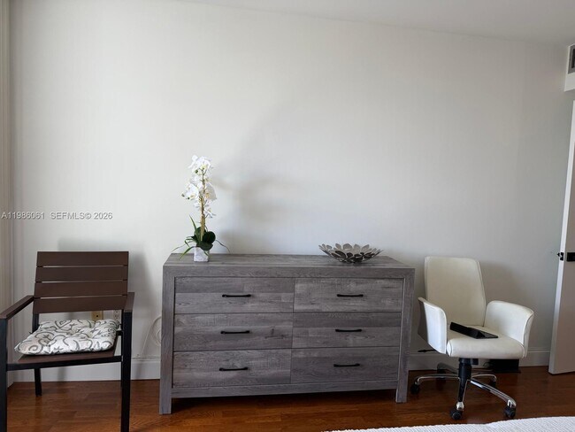 Building Photo - 20505 E Country Club Dr