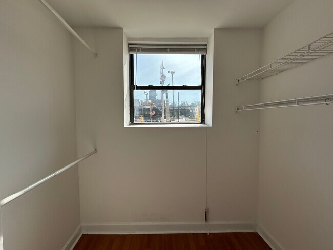 Building Photo - 3700 N Sheffield-G