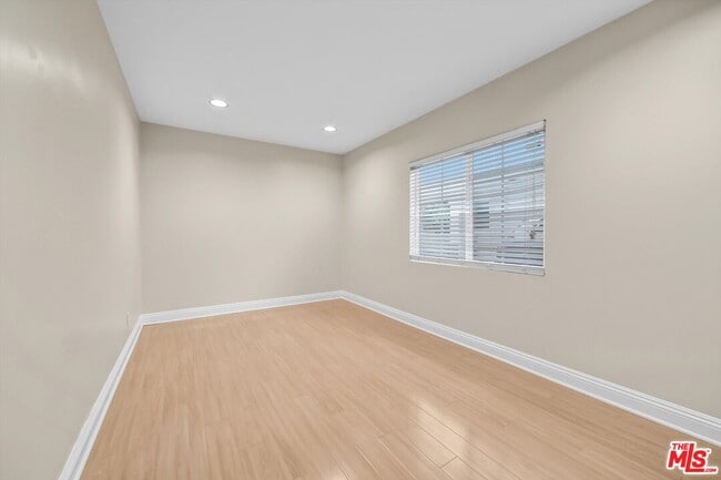 Building Photo - 4421 Prospect Ave