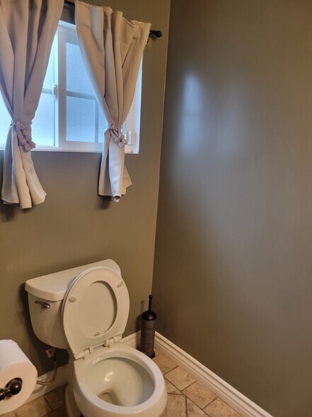 Restroom - 151 W 53rd St