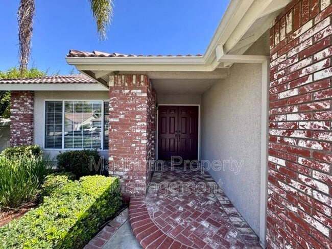 Building Photo - 687 Black Oak Cir