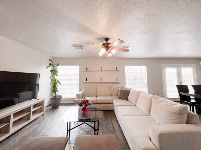 Building Photo - 10838 Waterfern Ct