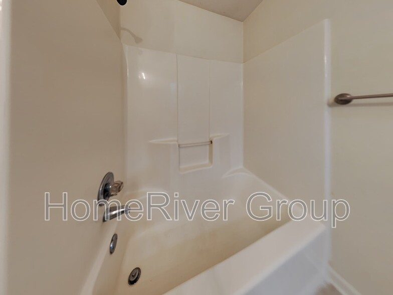 Building Photo - 6816 Whitetail Ct