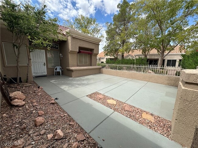 Building Photo - 2419 Desert Glen Dr