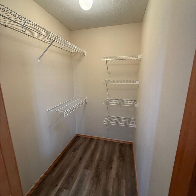 Building Photo - Updated 3 bedroom 2 bathroom home in Clever