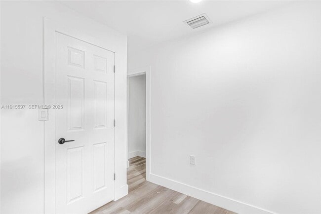 Building Photo - 216 NE 160th St