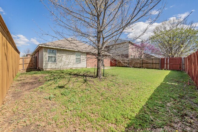 Building Photo - 25% OFF FIRST MONTH'S RENT WITH 12 MONTH LEASE! Lovely 3 bedroom, 2 bath home in Harriet Creek Ra...