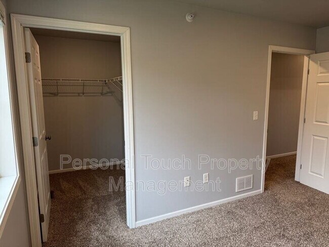 Building Photo - 808 7th Ave S