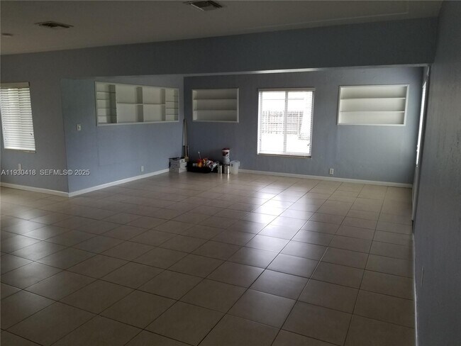 Building Photo - 949 NW 10th St