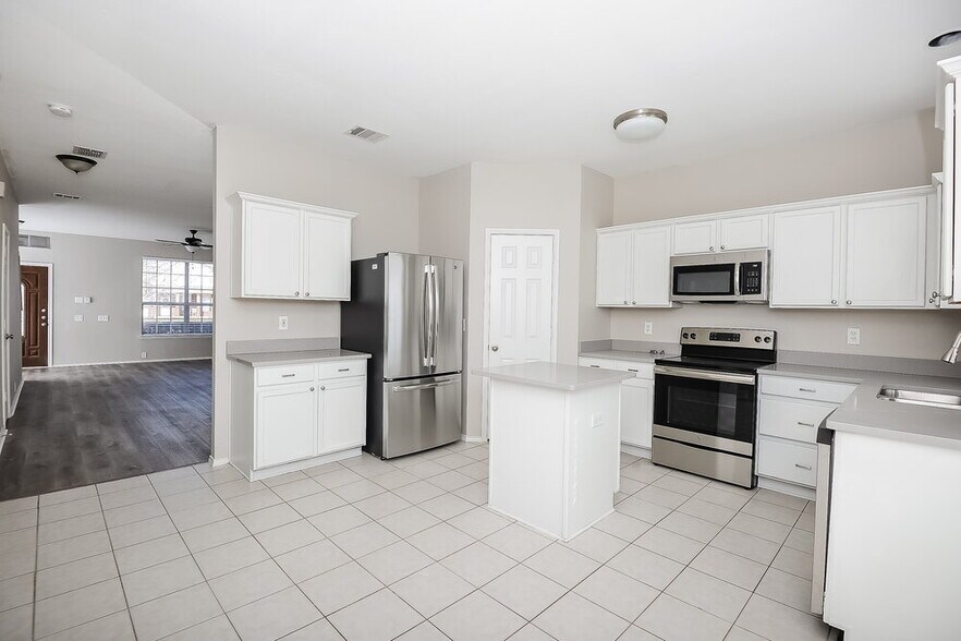 Building Photo - 8212 French Quarter Ln