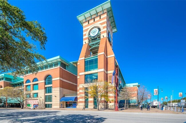 Building Photo - 201 Main St