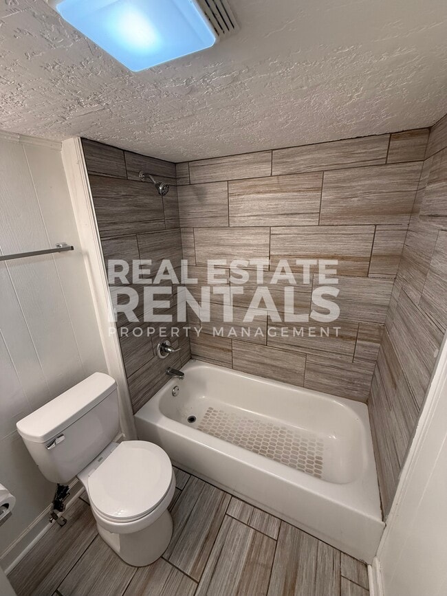 Building Photo - 2 W Tuscaloosa Ave