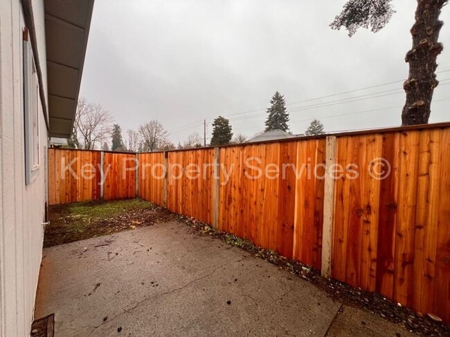 Building Photo - LAJE2