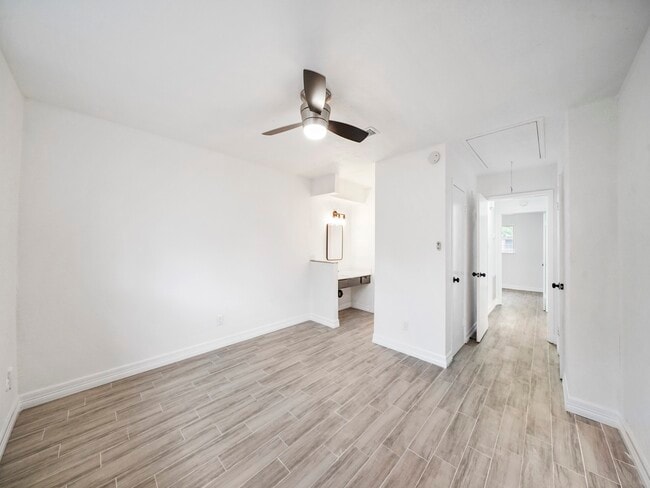 Building Photo - 1610 Crestdale Dr