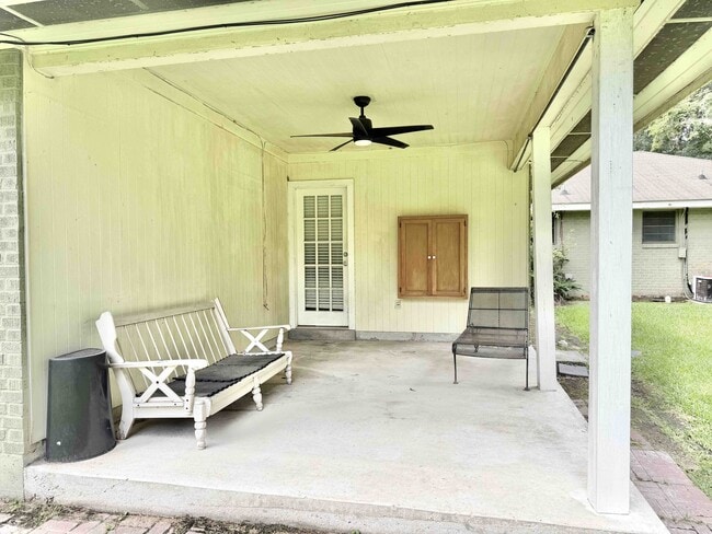 Building Photo - 9384 S Riveroaks Dr