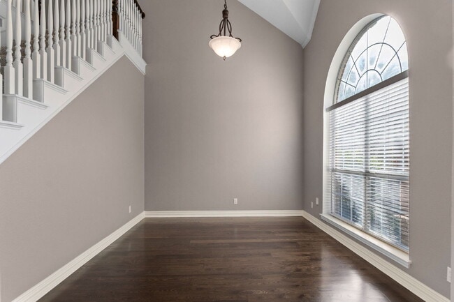 Building Photo - "Beautiful 4-Bedroom Home with Expansive D...